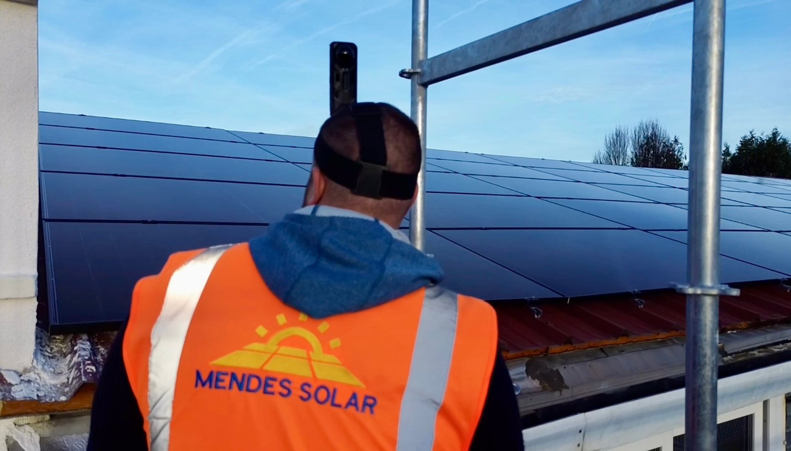 Technicien MENDES SOLAR sur centrale BOC achevée