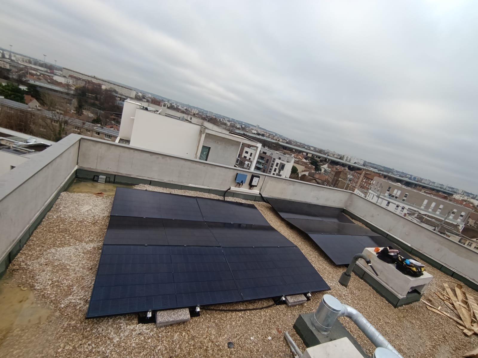 Installation finalisée NEXITY - vue panoramique avec modules full-black