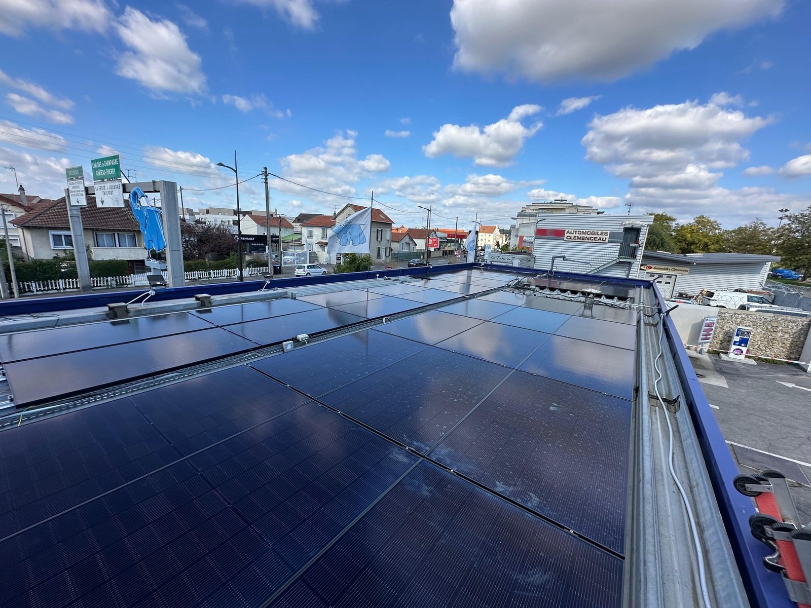 Centrale photovoltaïque sur la toiture de la station Éléphant Bleu de Meaux